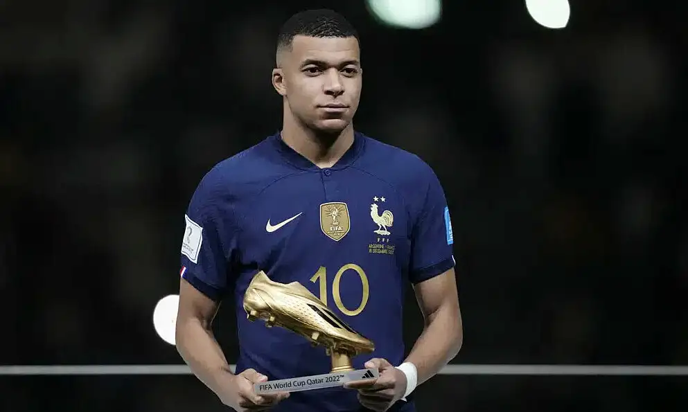 Anh chàng cầu thủ Mbappé đang hướng tới Quả bóng Vàng